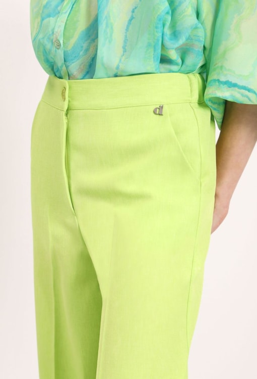 Calças Retas com pregas prensadas