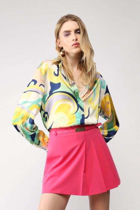 Saia curta plissada com cinto