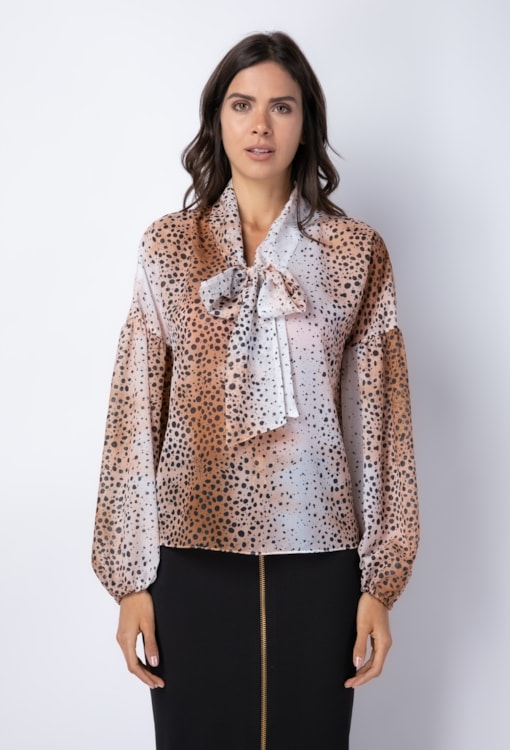 Blusa animal print com laço