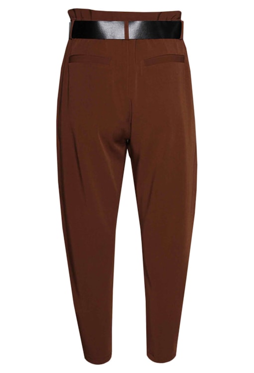 Calças cintura subida e cinto