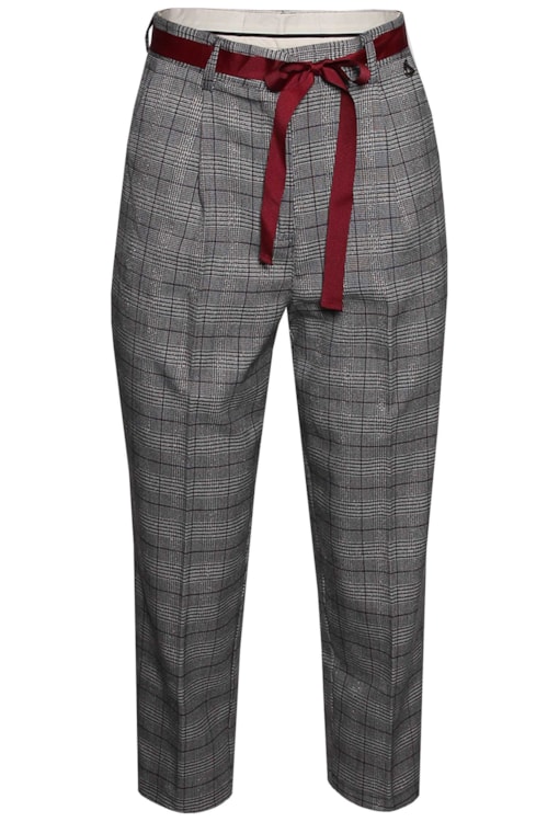 Calças com padrão xadrez e laço
