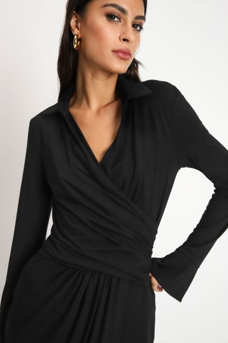 Vestido longo com fenda