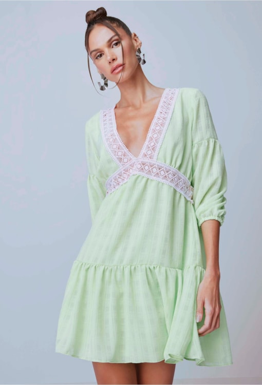 Vestido fluido curto